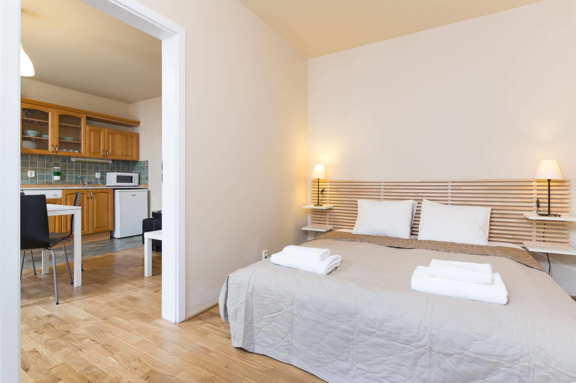 Picasso Apartments براغ المظهر الخارجي الصورة